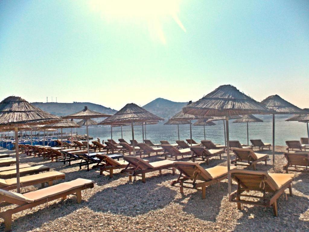 Hotel Vila Kalcuni ساراندا المظهر الخارجي الصورة