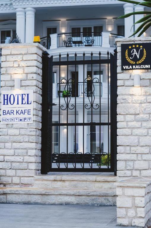 Hotel Vila Kalcuni ساراندا المظهر الخارجي الصورة