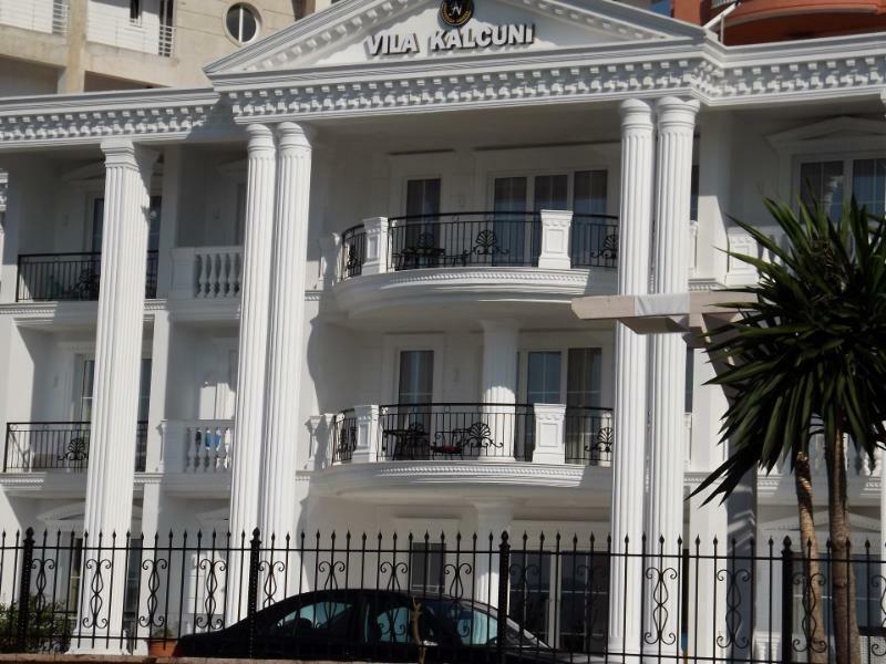 Hotel Vila Kalcuni ساراندا المظهر الخارجي الصورة